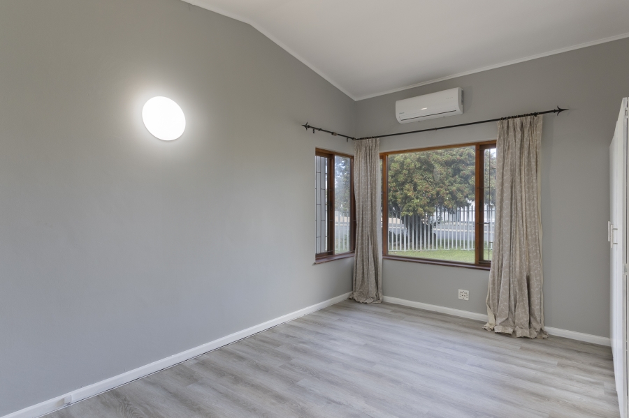 To Let 4 Bedroom Property for Rent in Lochnerhof Western Cape